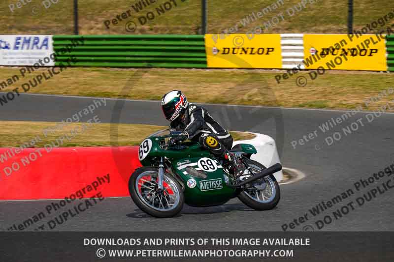 Vintage motorcycle club;eventdigitalimages;mallory park;mallory park trackday photographs;no limits trackdays;peter wileman photography;trackday digital images;trackday photos;vmcc festival 1000 bikes photographs